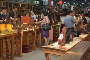 中國財經(jīng)時報網(wǎng) 從 發(fā)工資救命 到 金塊換饅頭 連天紅放下身段到幾時