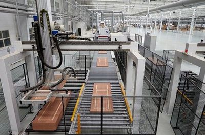 木門現(xiàn)代自動化生產(chǎn)引領(lǐng)行業(yè)發(fā)展狂潮